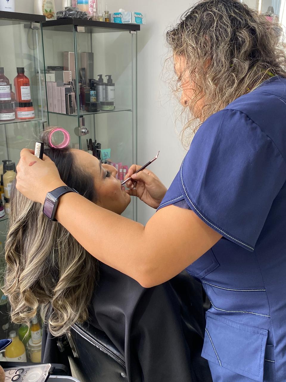 Aplicación de maquillaje de ojos