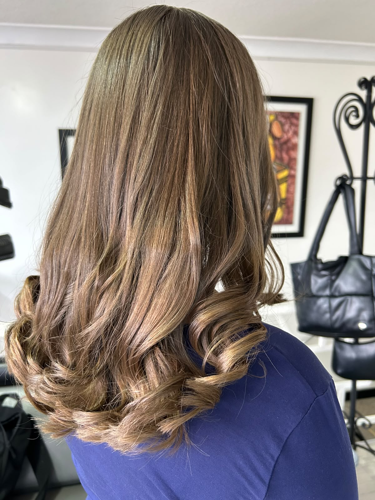 Melena castaña con balayage y ondas