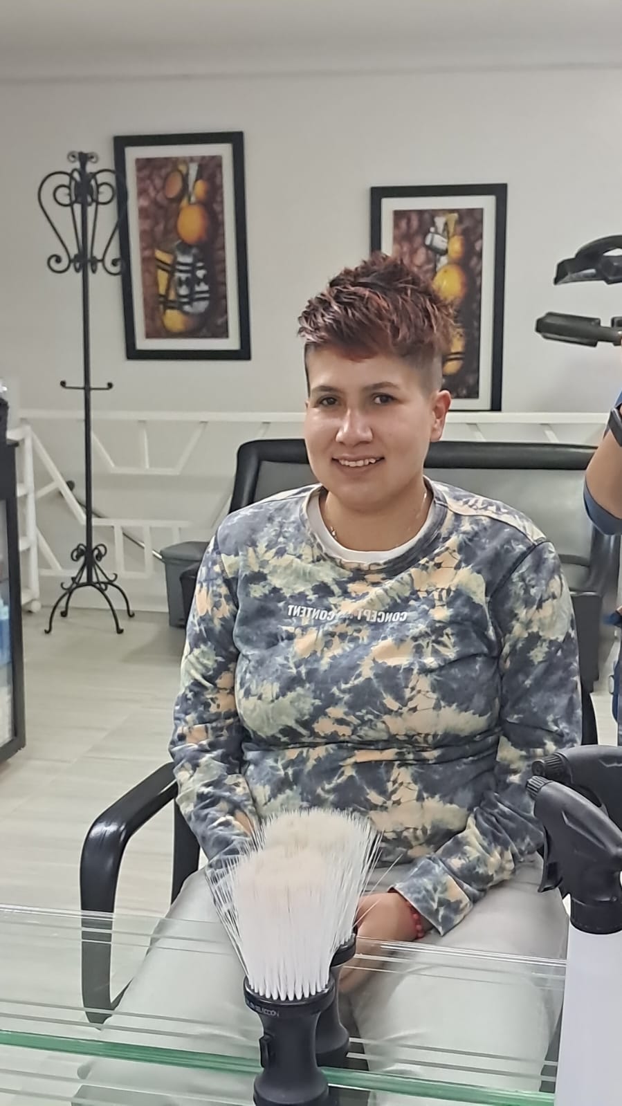 Corte corto rojo con estilo moderno